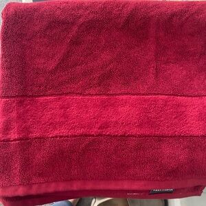 Simply Vera Wang 100% Turkish Cotton Bath Towel + Two (2) Hand Towels